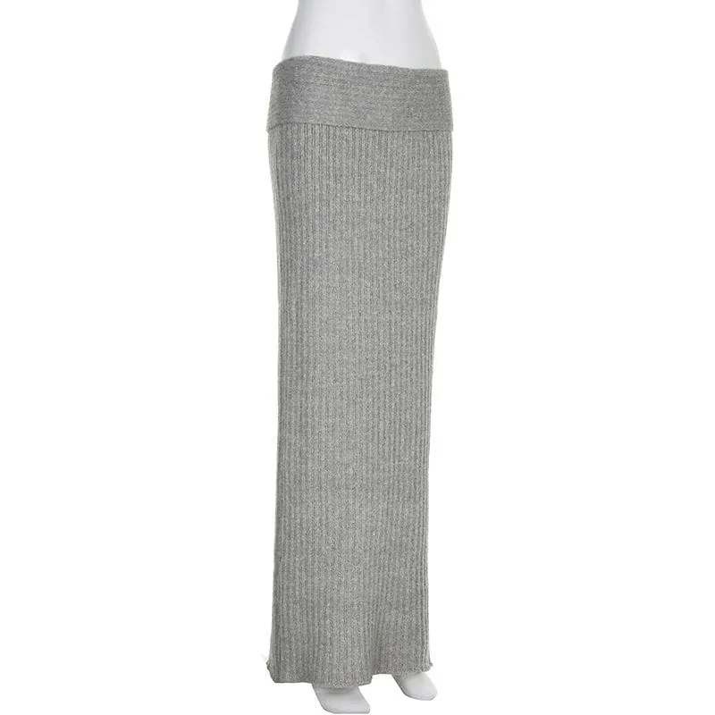 Knitted solid low rise maxi skirt