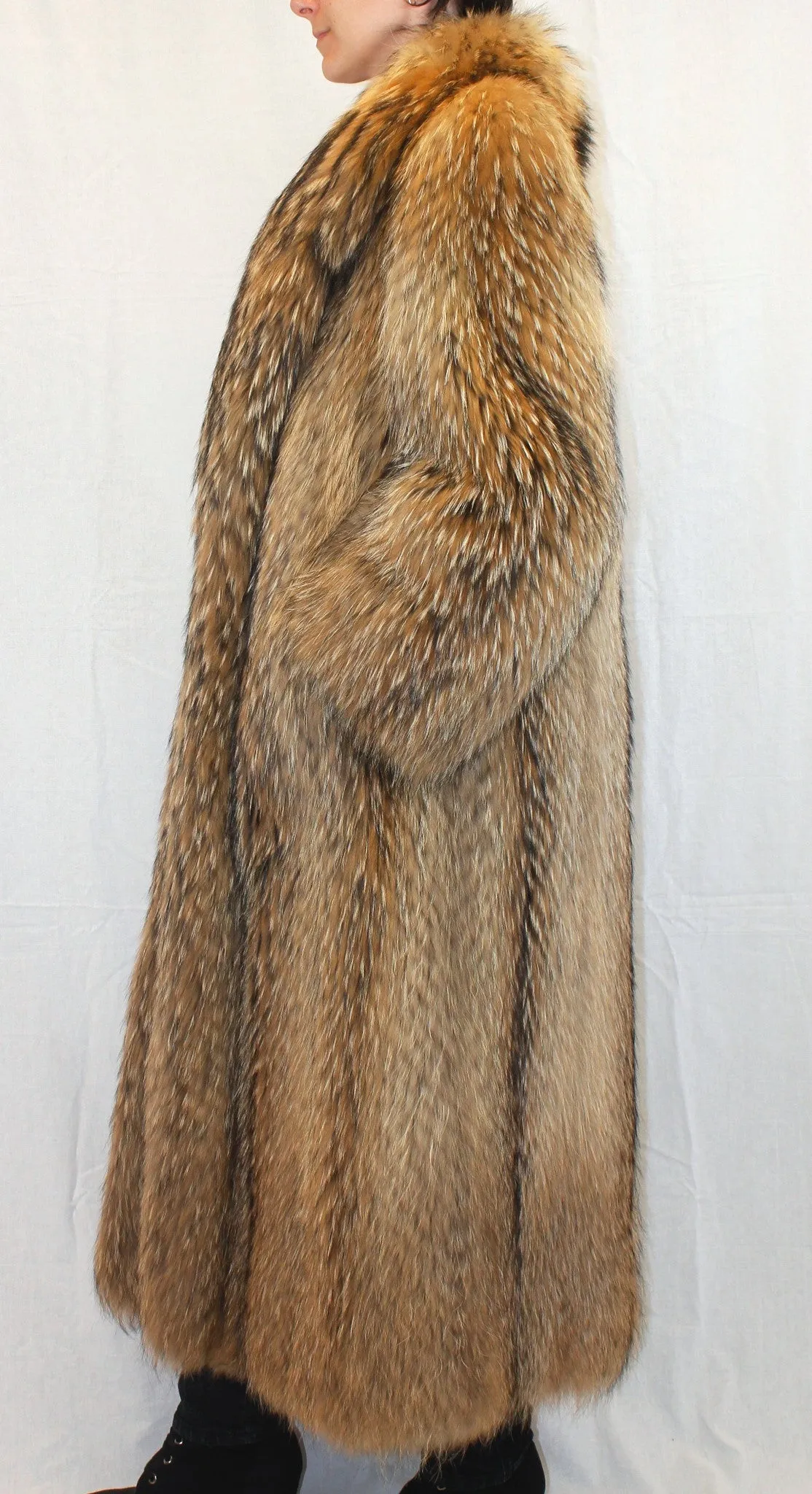 Vintage Finnish Raccoon Fur Coat -L | Feathered | Lightweight Design