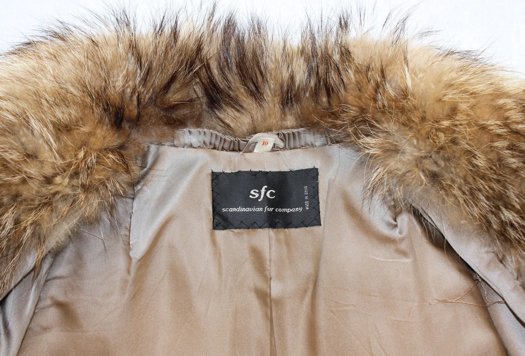 Vintage Finnish Raccoon Fur Coat -L | Feathered | Lightweight Design