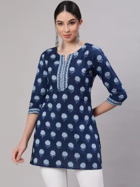 Women Blue Straight Tunic With Three Quaretr Sleeves