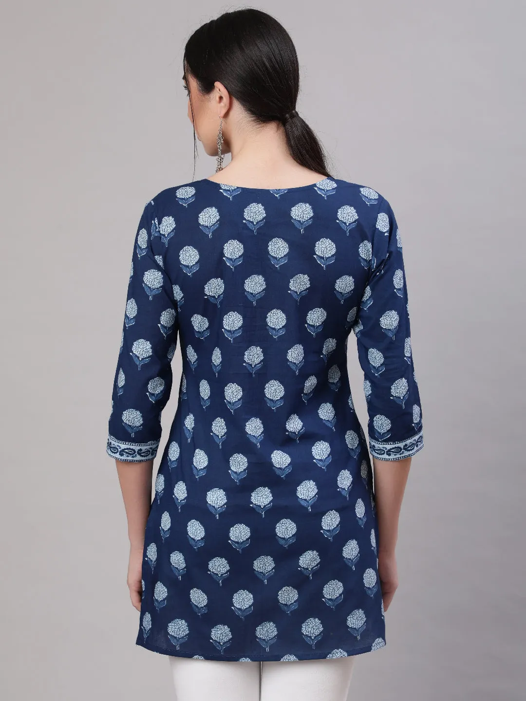 Women Blue Straight Tunic With Three Quaretr Sleeves