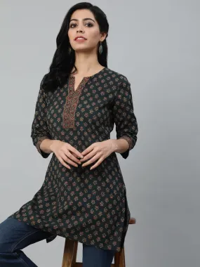 Women Green Printed Tunic With Three Quarter Sleeves